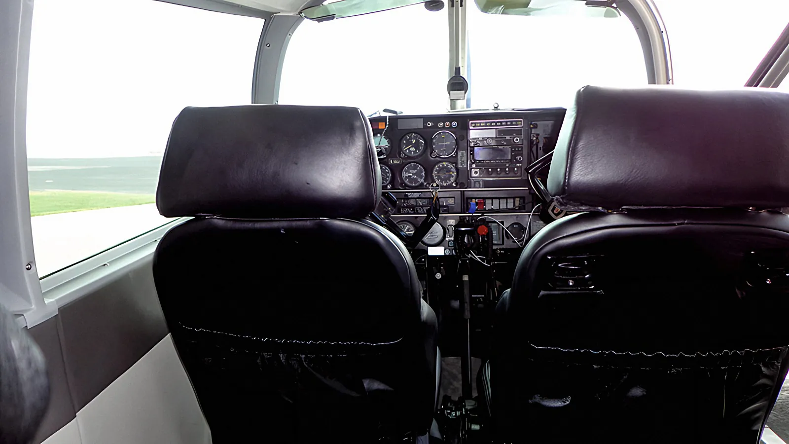 Piper Arrow cockpit and front seats after D-Tech Aircraft's work